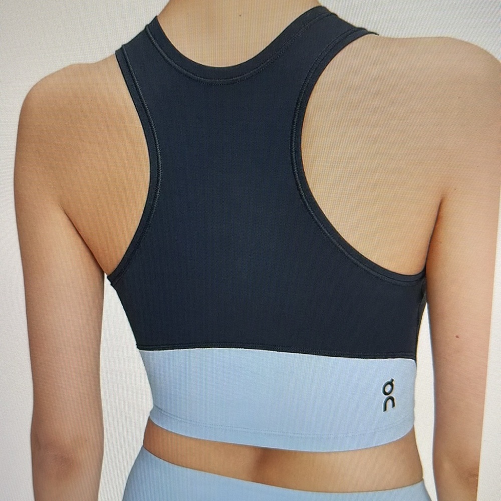 On Running Movement Crop in Navy/ Stratosphere *NWT
